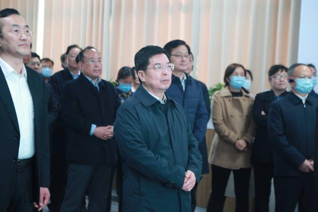 觀摩市中區(qū)中海生物微生物培養(yǎng)基、診斷試劑生產(chǎn)項(xiàng)目。